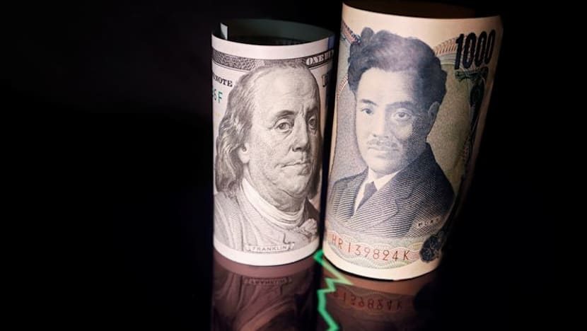 Yen and dollar drift as markets await Iran deal news, look towards payrolls