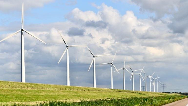 Vestas Shares Surge as Wind Turbine Orders Rebound