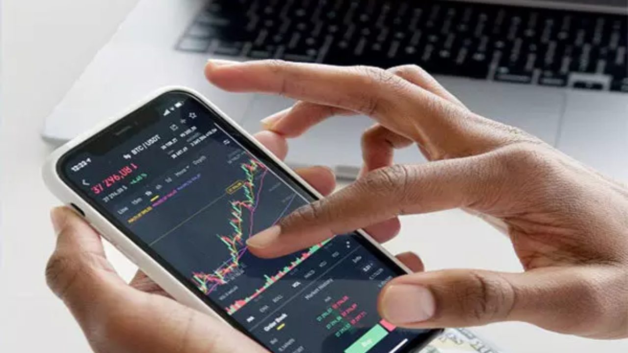 IT rally powers markets over 1%; Sensex, Nifty end week with marginal losses