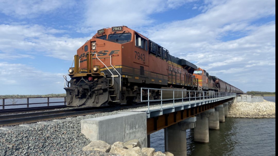 BNSF earnings rise on higher volume and revenue