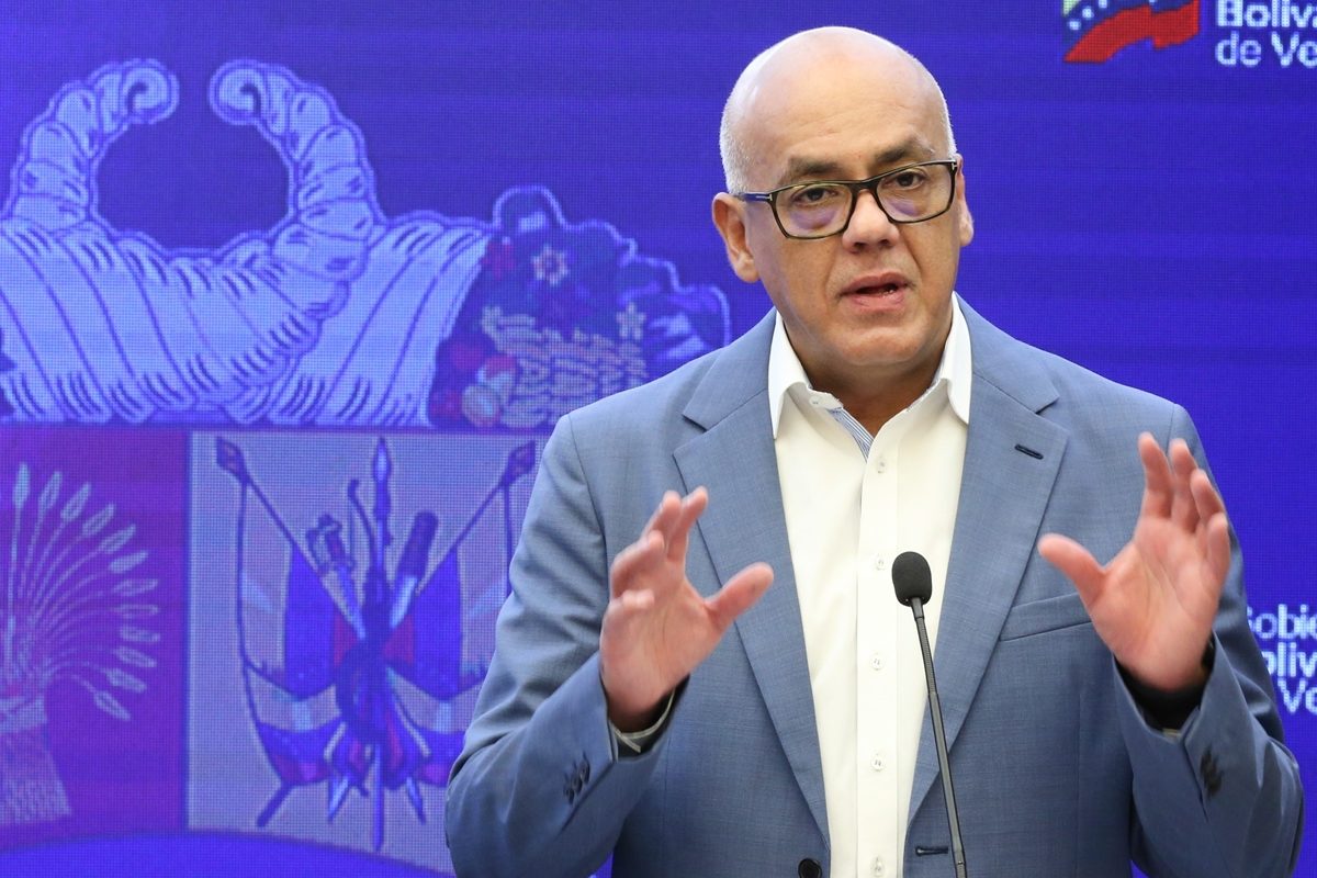 Venezuela Probes Opposition Deputy Over Dollarization Bill