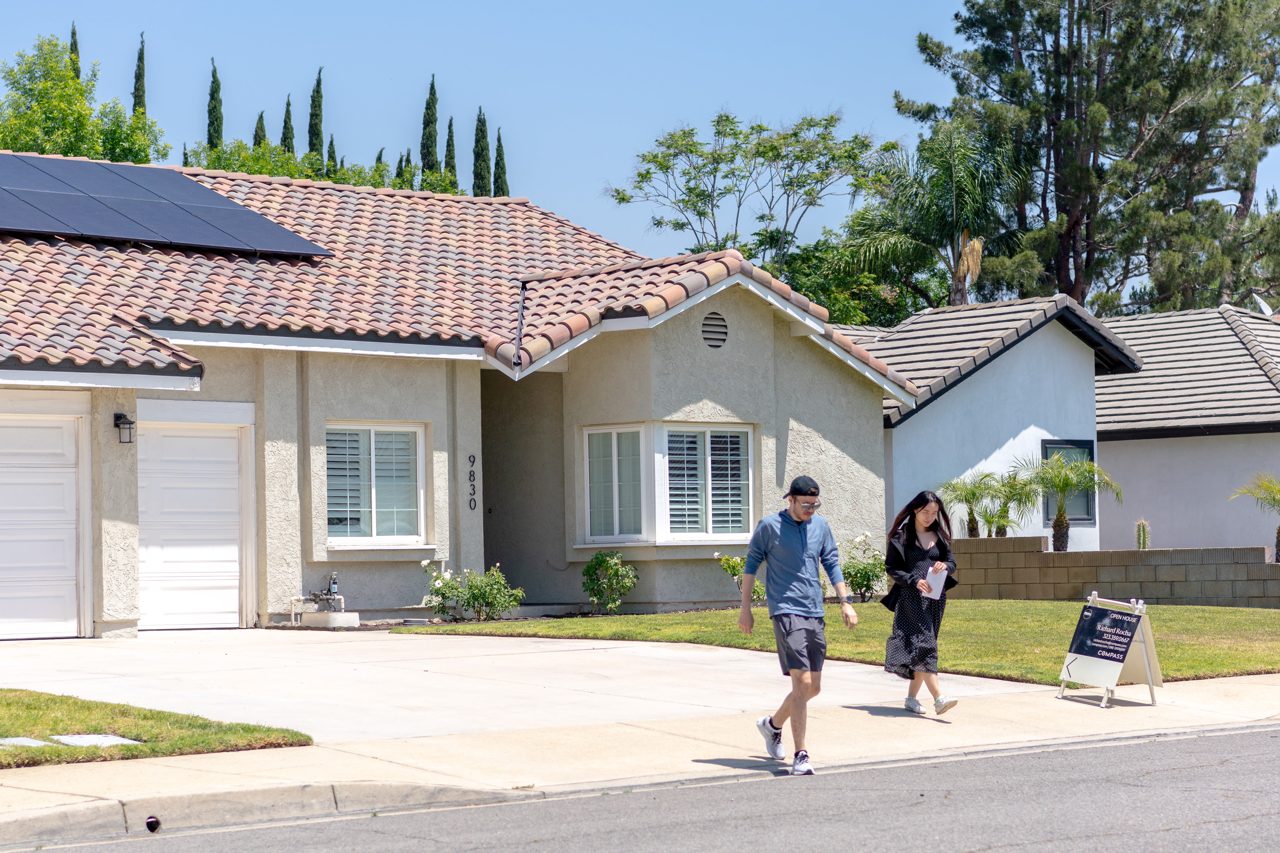 Mortgage rates are easing slightly, but homebuyers are retreating