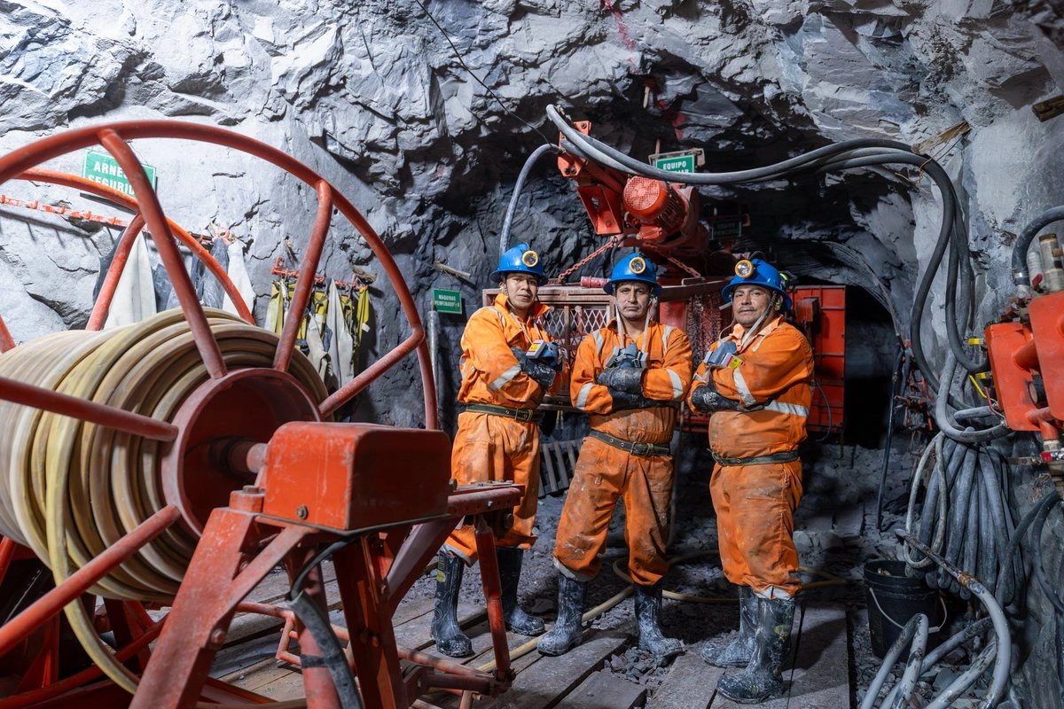 Silver X Expands Peru Drill After 735 g/t Silver Find