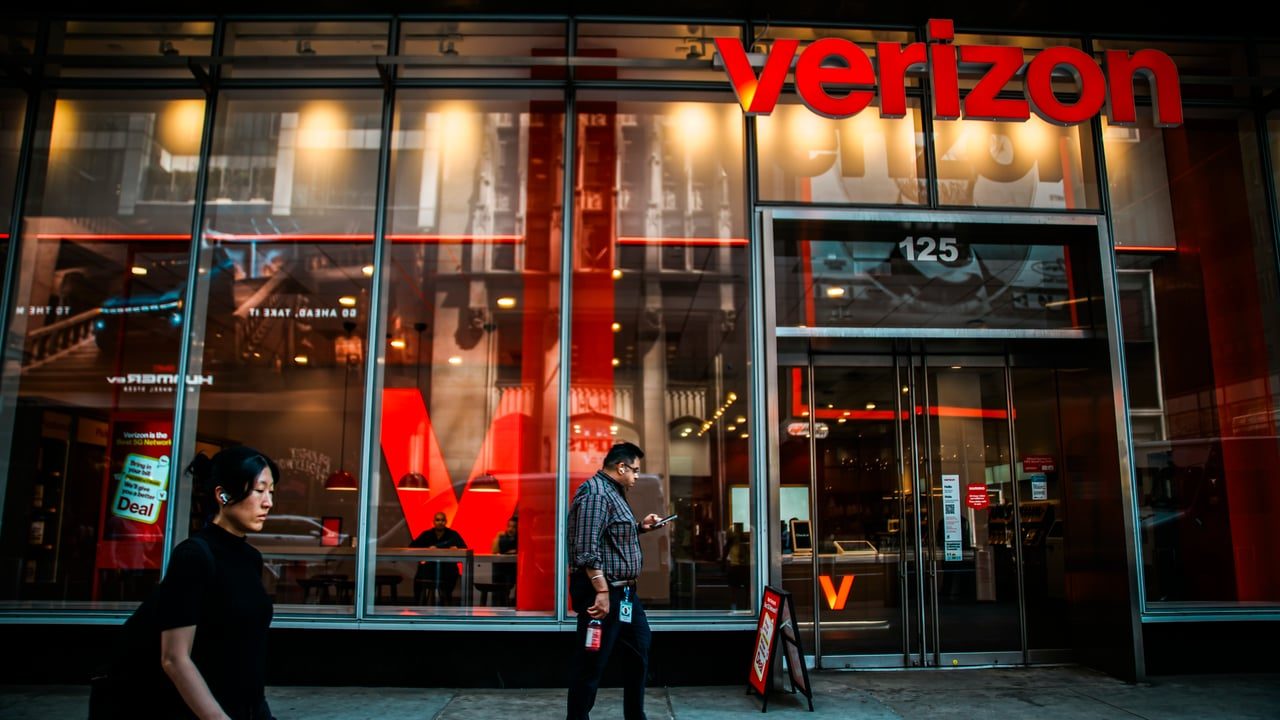 Verizon selling 274 stores, cutting about 3,000 jobs in 2026