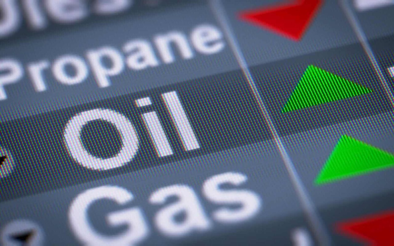 Crude Prices Settle Higher as Middle East Supplies Tighten