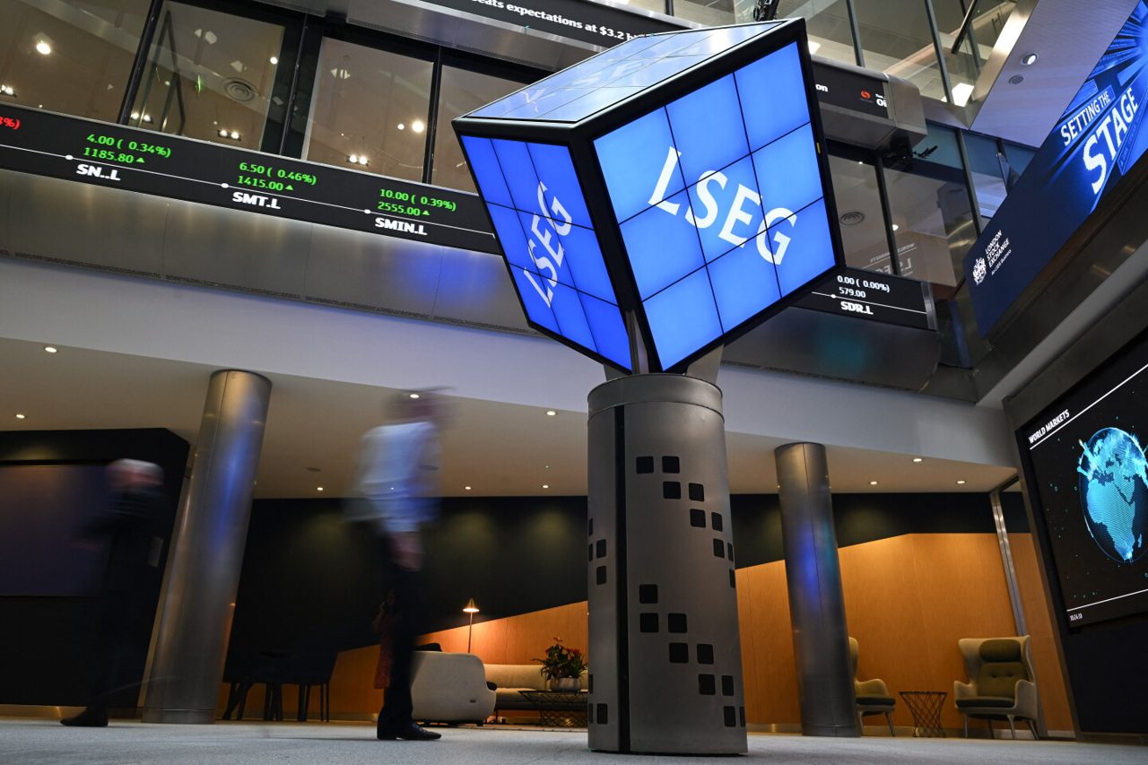 PE-backed UK companies shirk IPOs while delistings mount