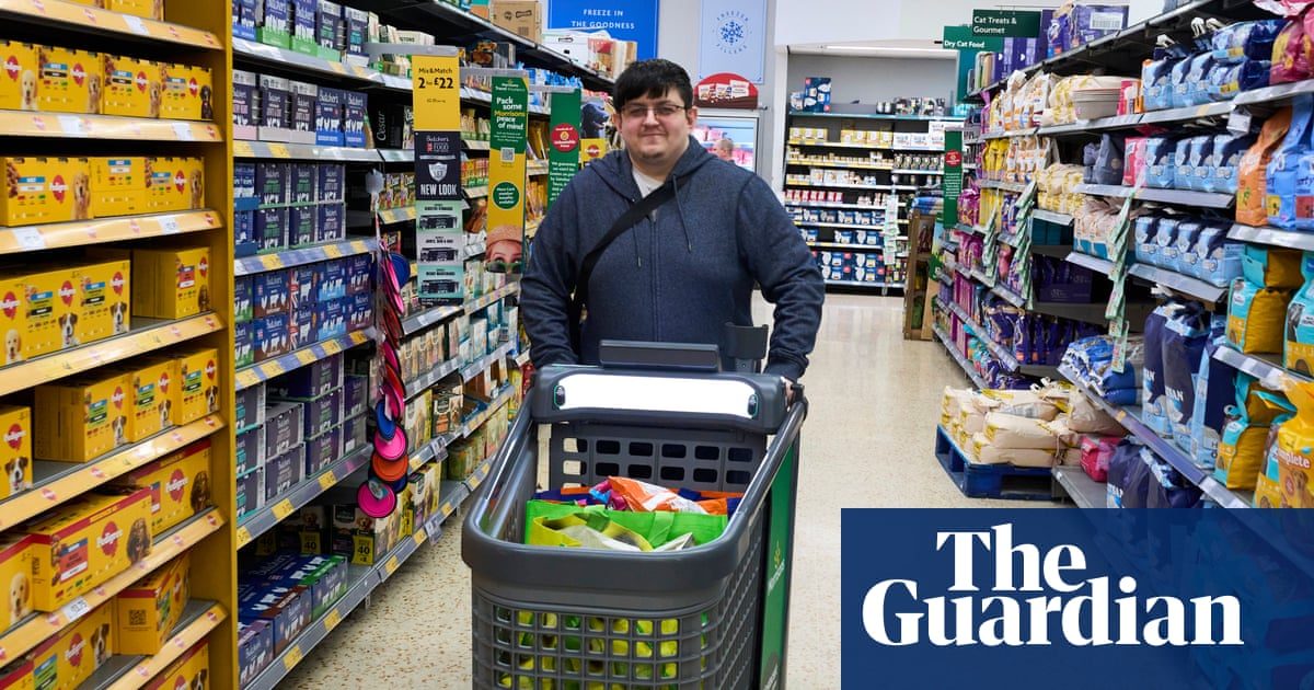 ‘They make life much easier’: AI-powered shopping trolleys go on trial in Lancashire