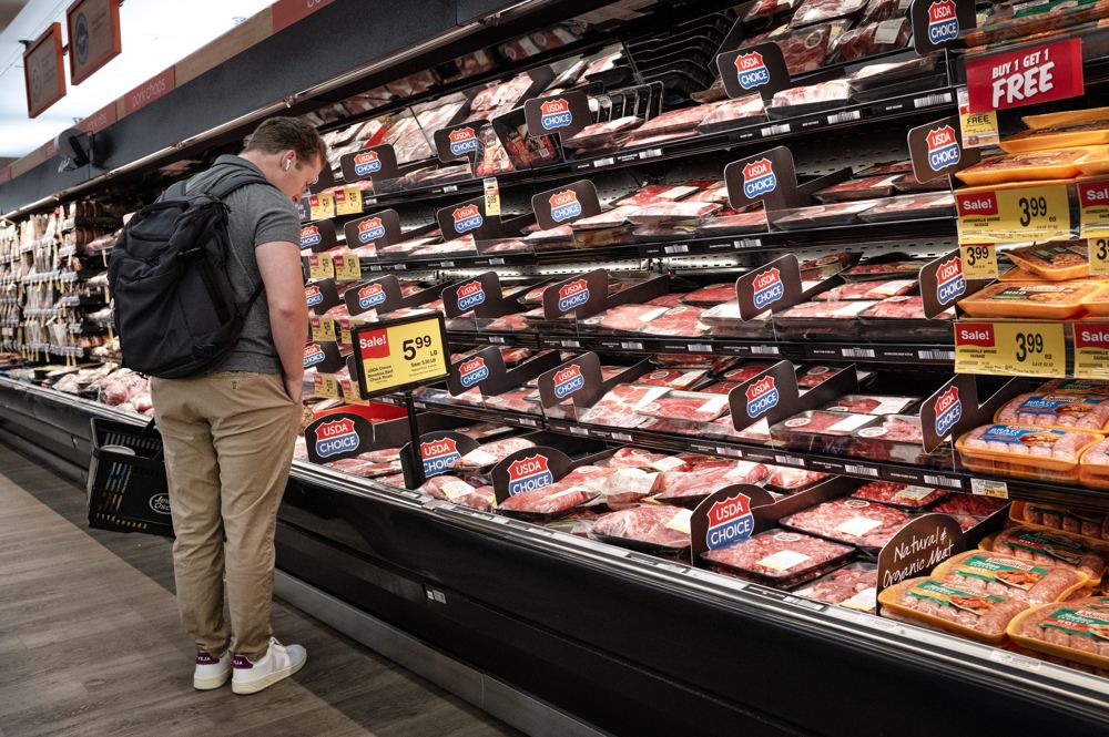Consumer outlook plunges in September as inflation outlook worsens