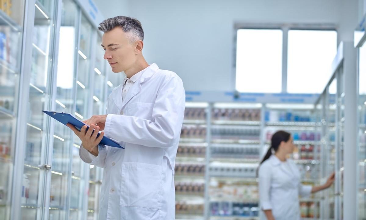 Hedge Funds are Bullish on AstraZeneca PLC (AZN)