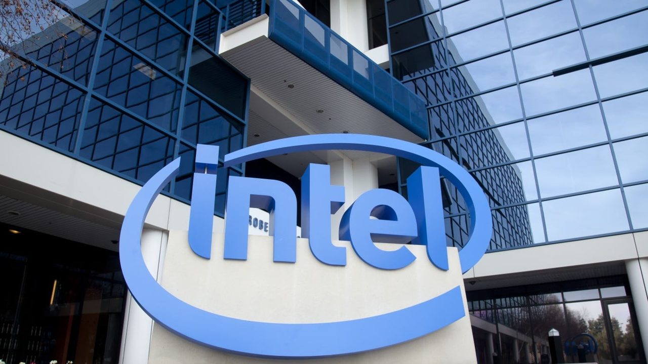 Intel Falls 5% on Proposed $15B Share Sale as AMD, NVIDIA, Broadcom Hold Steady