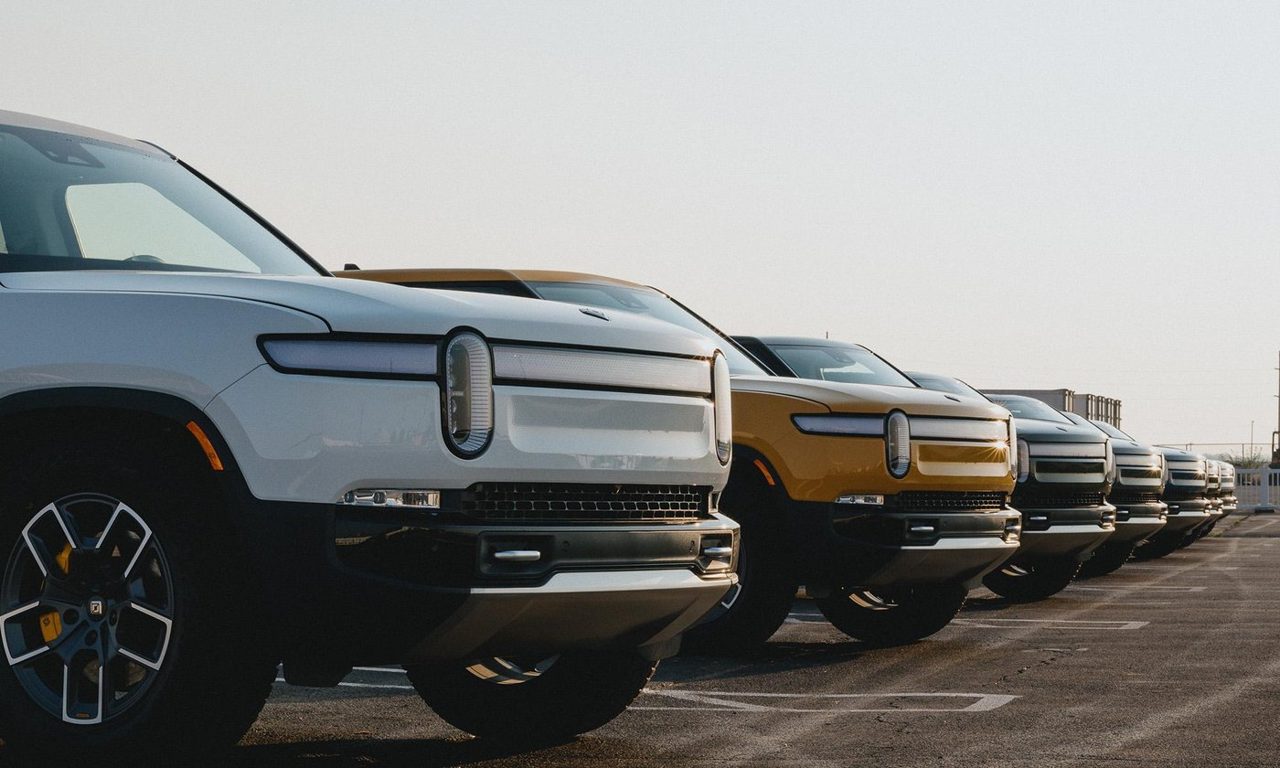 Is Tesla’s Earnings Miss and Negative Free Cash Flow a Red Flag for Rivian and Lucid Investors?