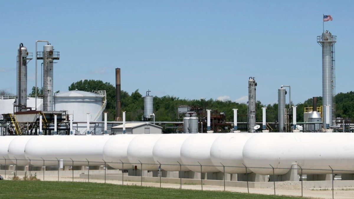 Europe gas prices face upside as LNG race risks storage miss