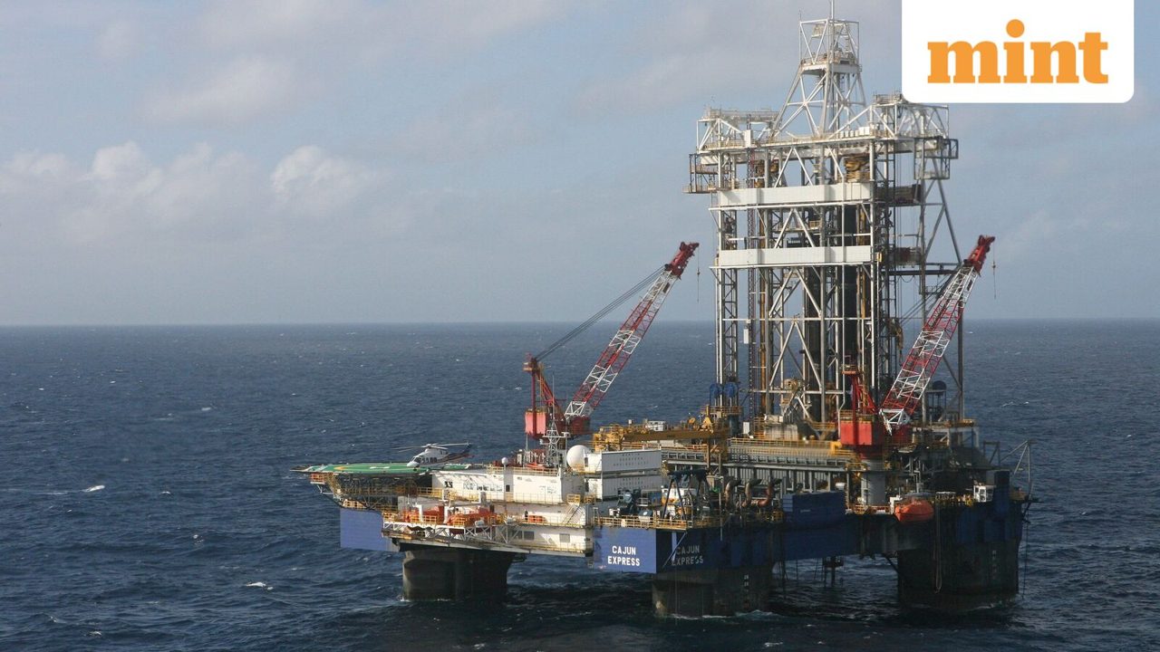 Oil Holds Steady as US-Iran Stalemate Persists and Strait of Hormuz Traffic Drops