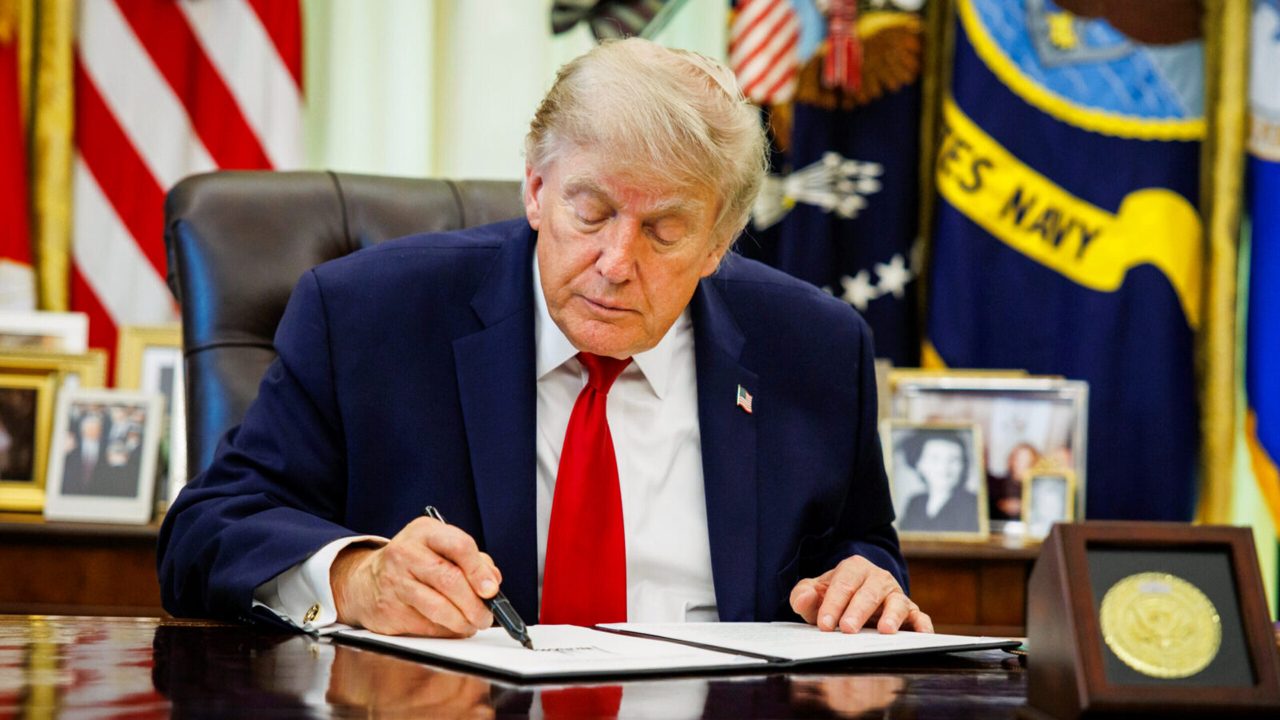 Trump’s 100% Tariffs on Generic Meds Threaten Headaches at Drugstore Checkouts