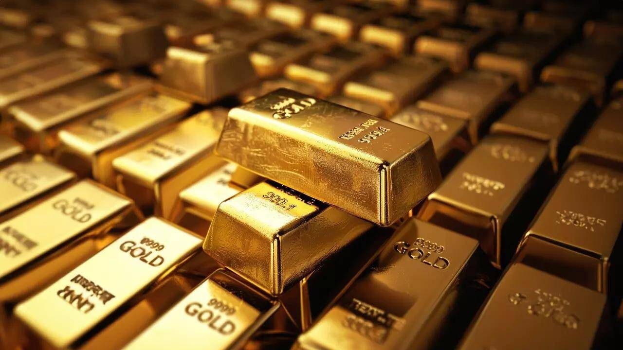 Gold slips below Rs 1.55 lakh/10 gm on MCX, but global prices extend gains. What’s next?