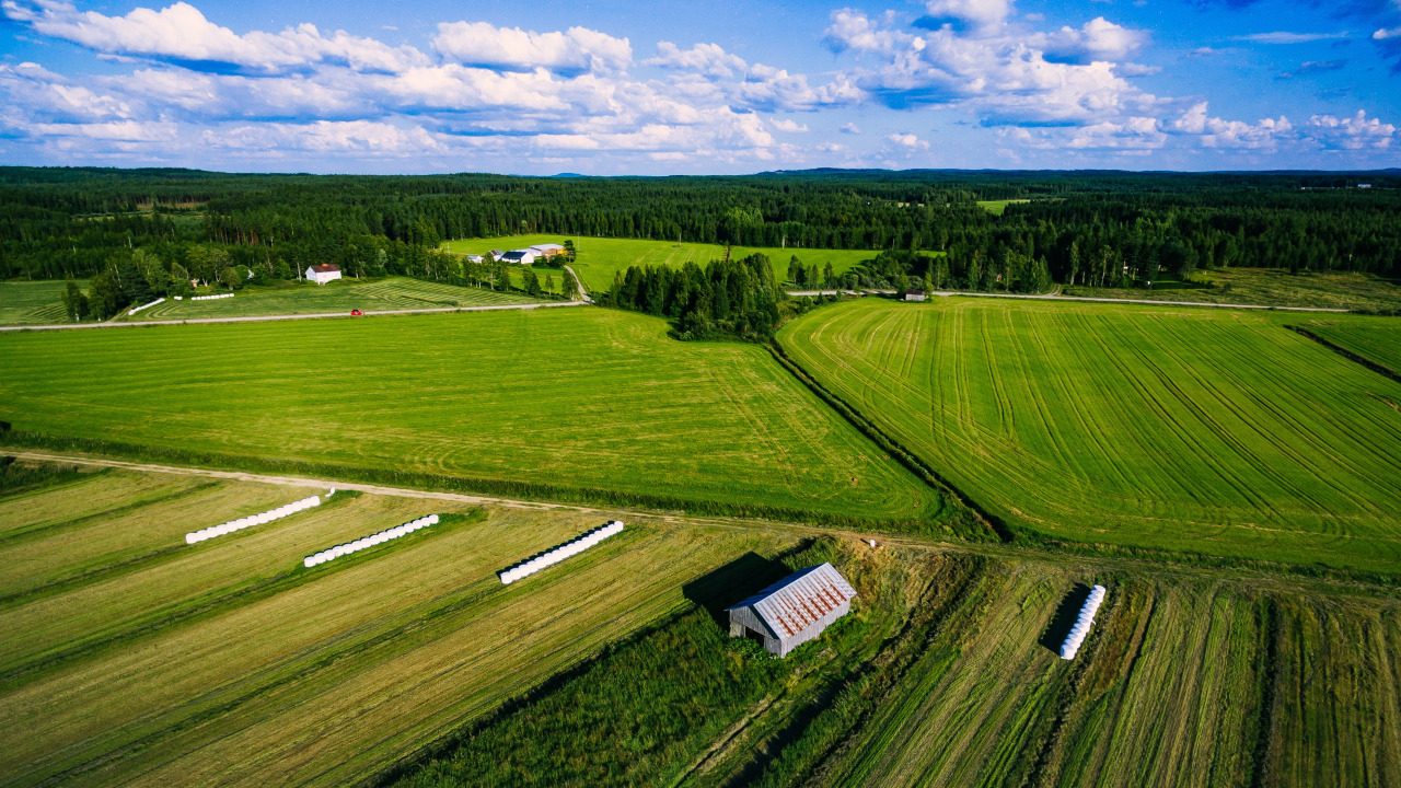 Farmland real estate values jumped nearly 40% since 2020 — these 2 publicly traded REITs let everyday investors buy in