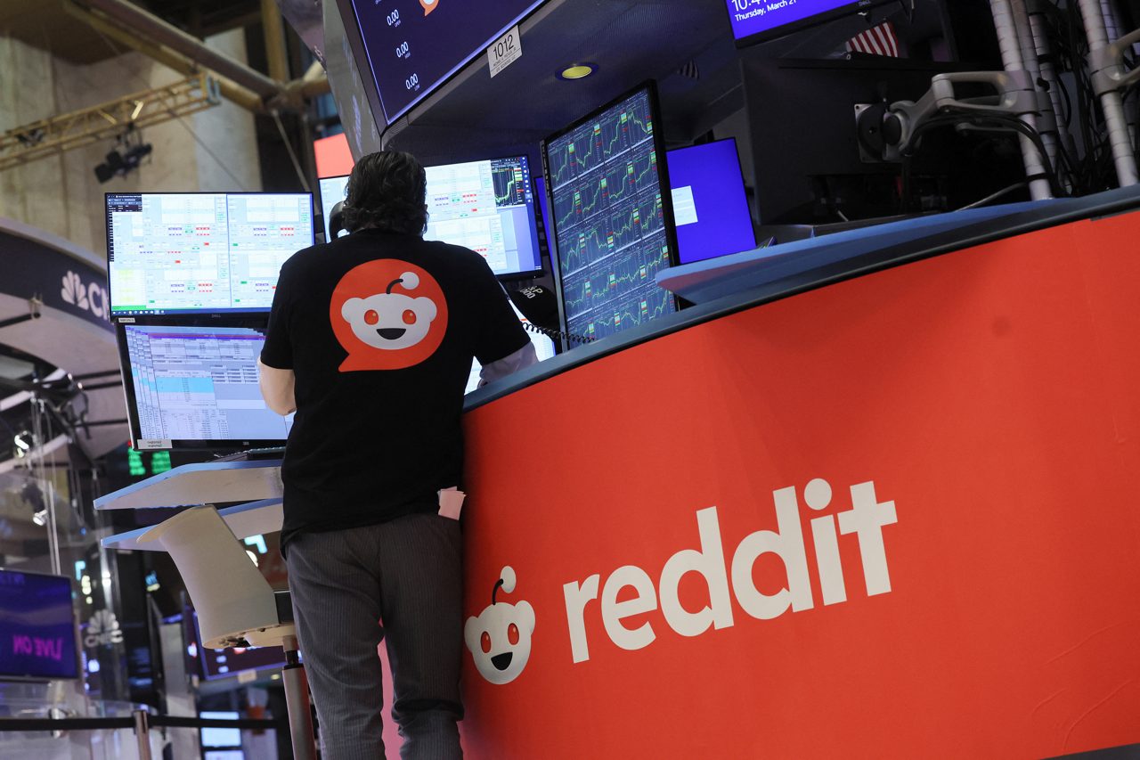 Earnings live: Reddit stock tanks 21% on 'choppy' Google search referrals, Amazon and Apple swing