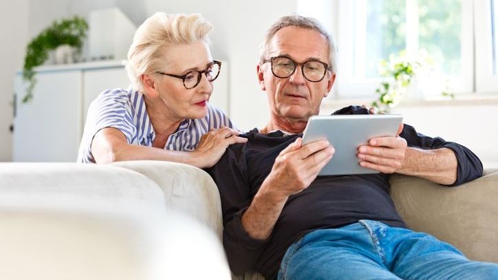 How Can I Roll Over $720k to a Roth IRA While Minimizing Taxes?