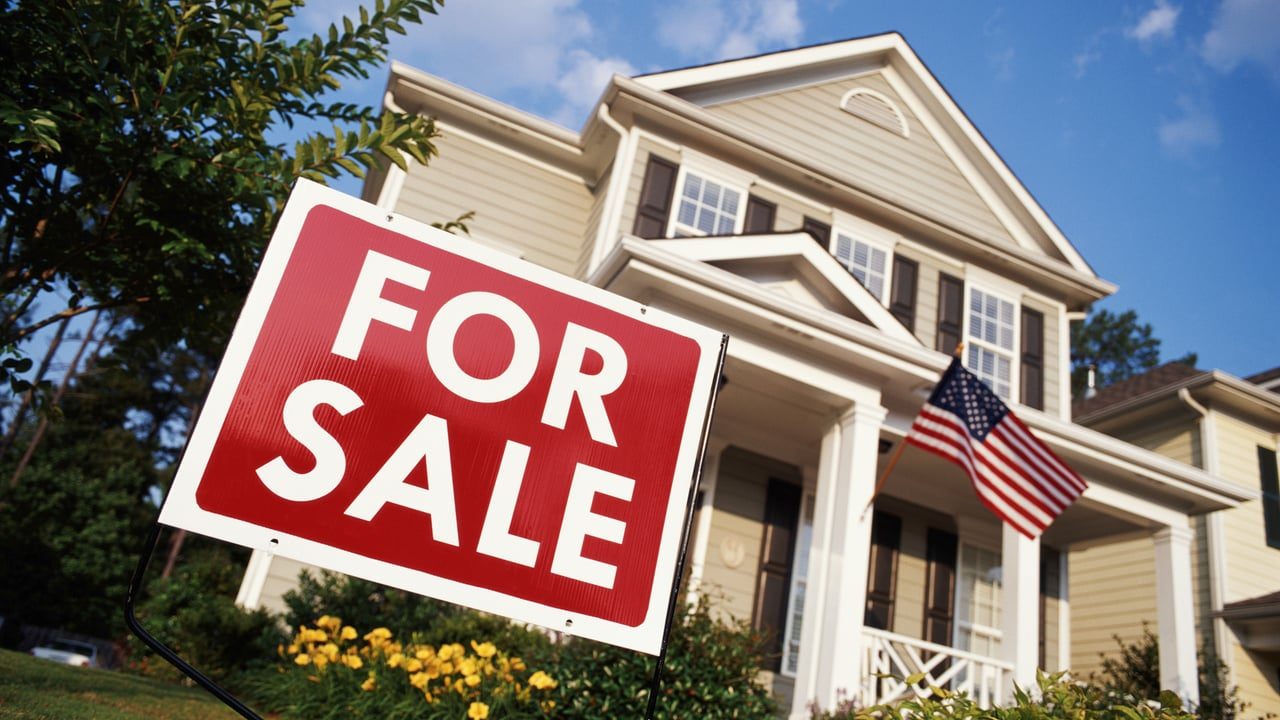 Mortgage demand stalls as 30-year rate holds at 6.77%