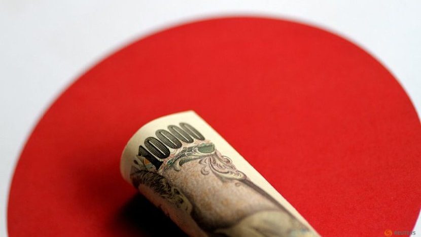 Yen heads for biggest weekly drop since May despite Tokyo's support pledges