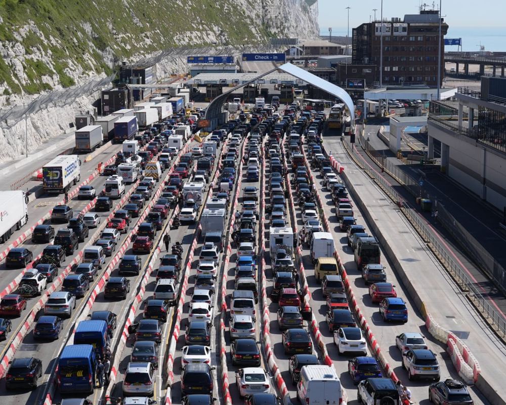 Stranded £40m border tech snarls Dover summer traffic