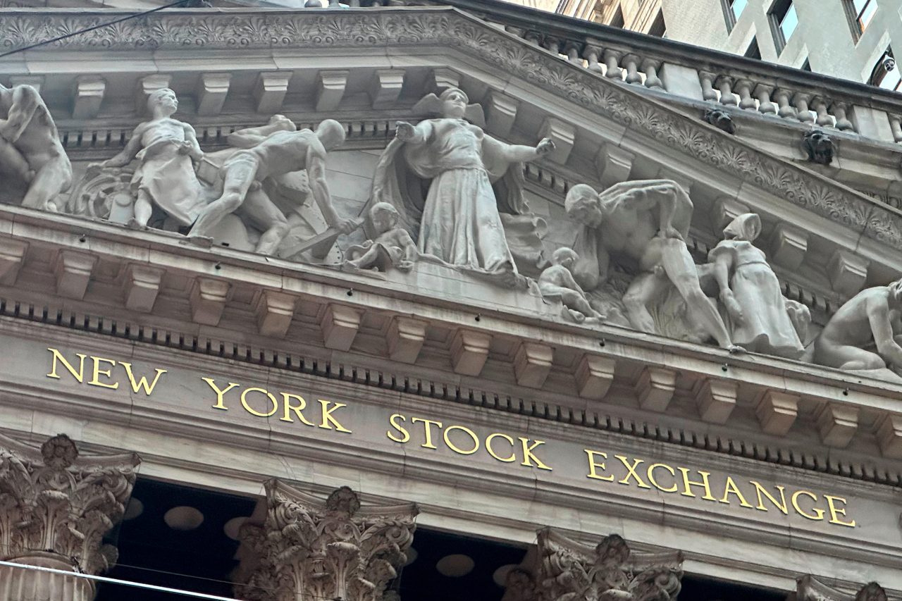 Stock market today: S&P 500, Nasdaq jump to fresh records as AI trade fuels tech rally, Apple stock jumps