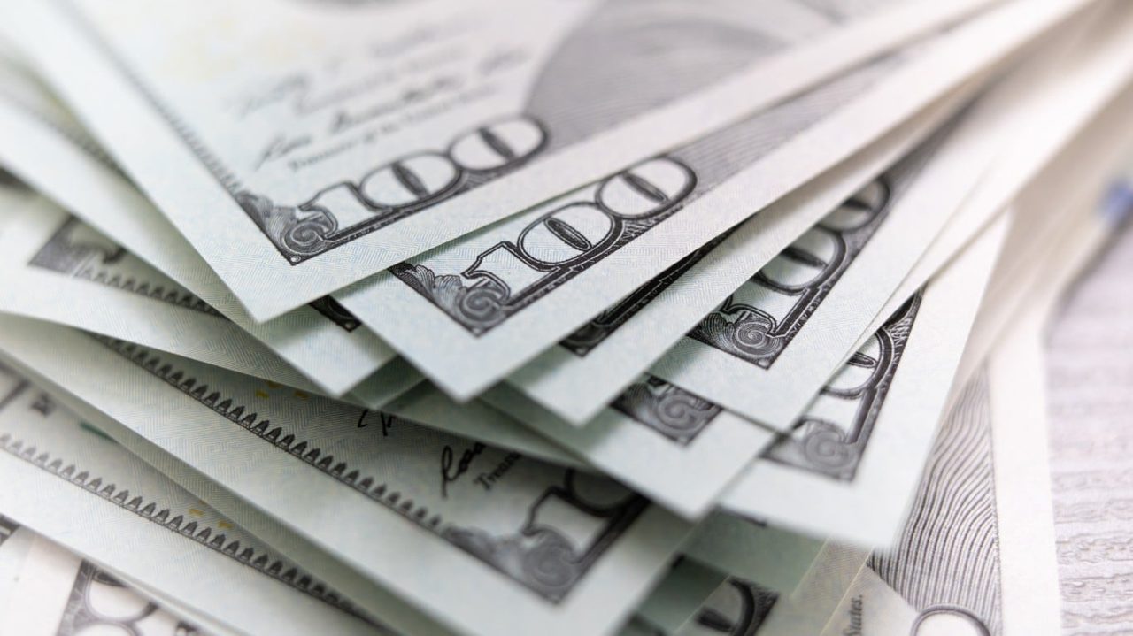How to Deploy $1000 Across Tesla and Ford for Growth and Optionality
