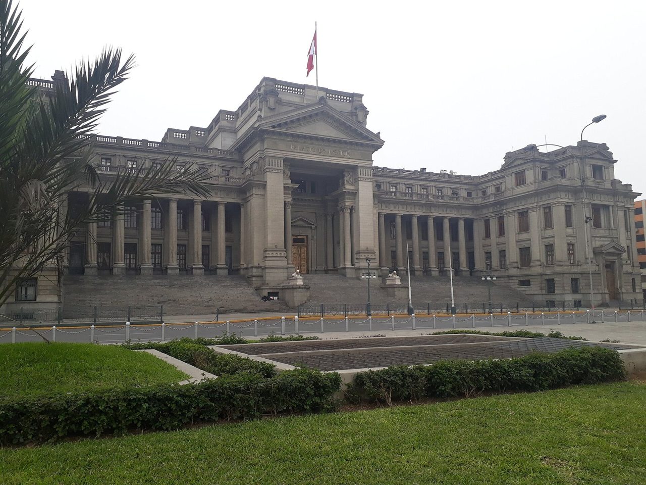 Lima Economists Challenge Peru Teacher Pension Law Over Fiscal Sustainability