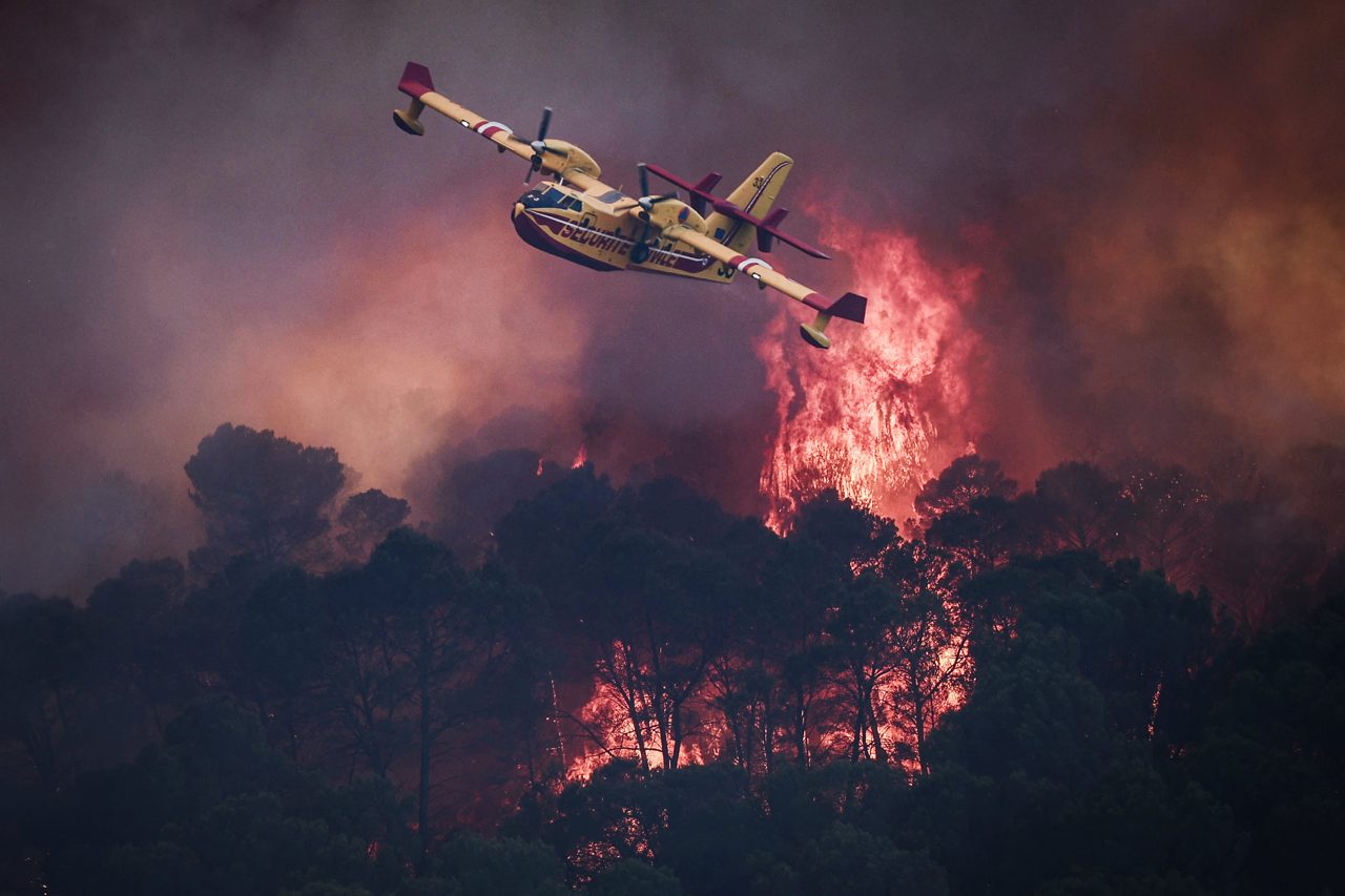 Europe wildfire in pictures: Gigantic fire cloud engulfing France, Spain regions