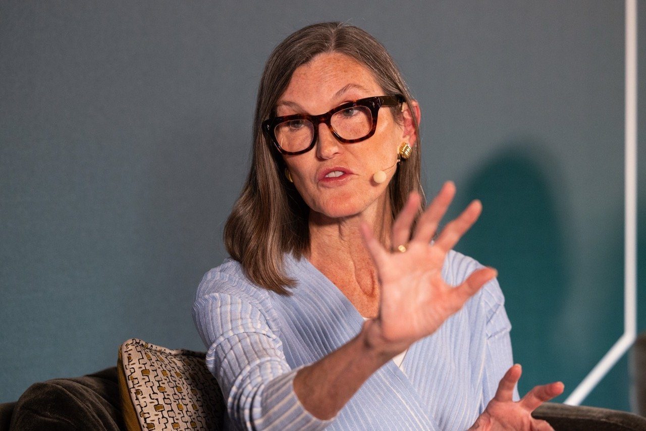 1 Popular Cryptocurrency Cathie Wood's Ark Invest Sees Surging 1,823%