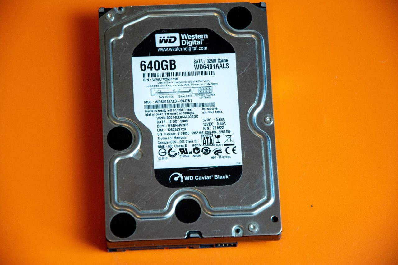 Seagate vs. Western Digital: Which One is The Best AI Storage Play for Dividend Investors?