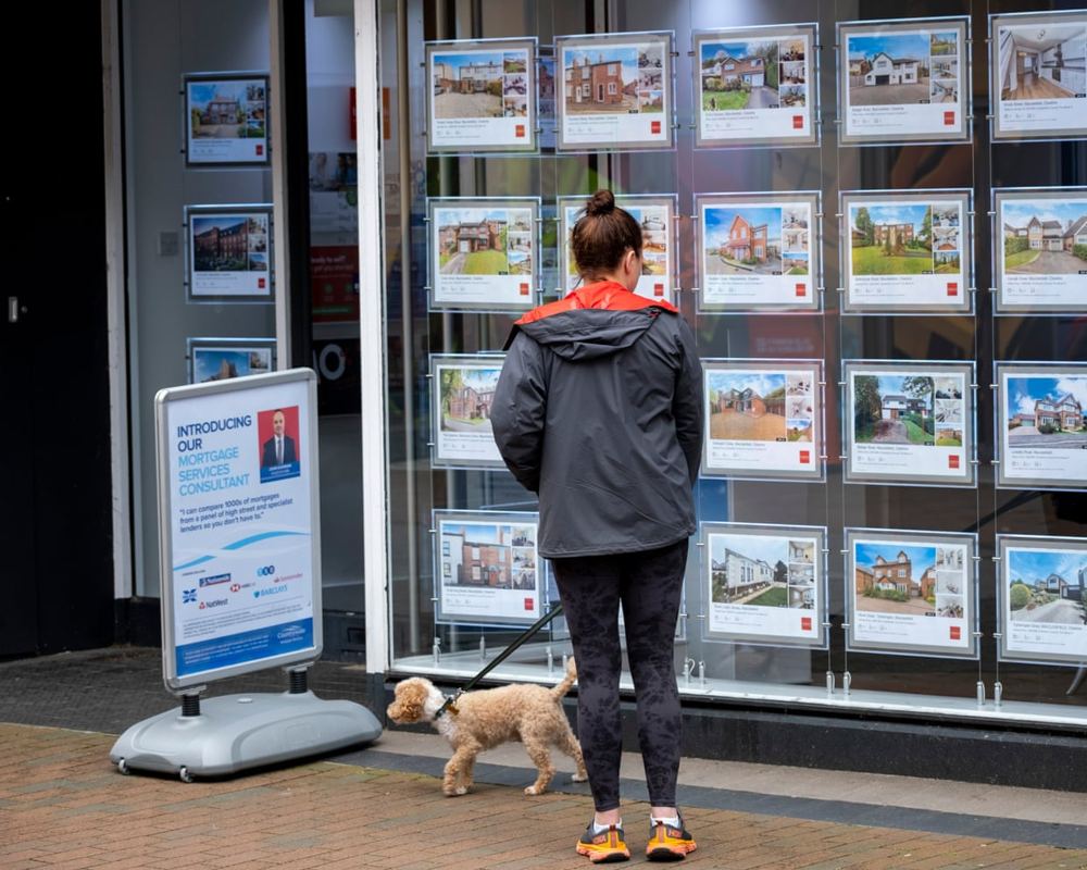UK homes near top state schools command average £40,000 price premium