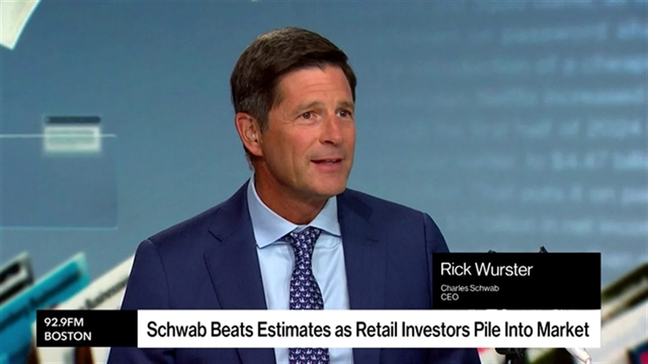 Schwab Beats 2Q Estimates as Retail Traders Pile Into Market
