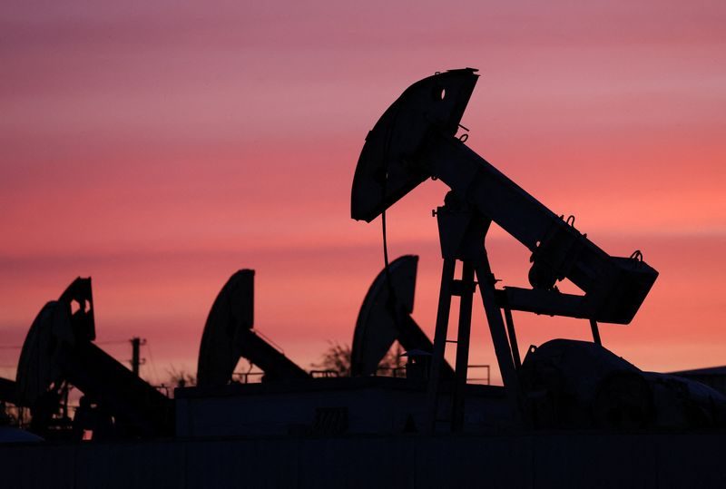 Oil slumps on hopes of Iran deal, yen firms after intervention