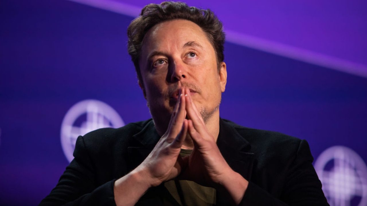 Investors expect SpaceX to slide to $100 per share, suggesting zero AI business value. Is it too late to get rich?