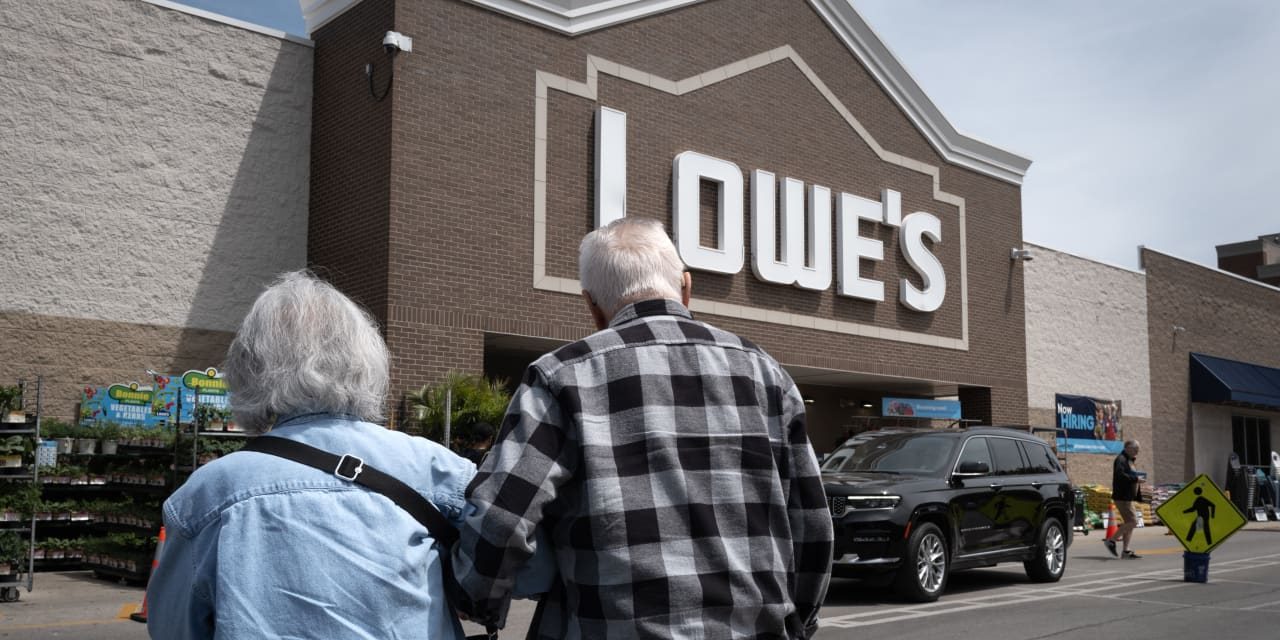 Lowe’s Stock Shrugs Off Weak Guidance After a Second-Quarter Earnings Beat