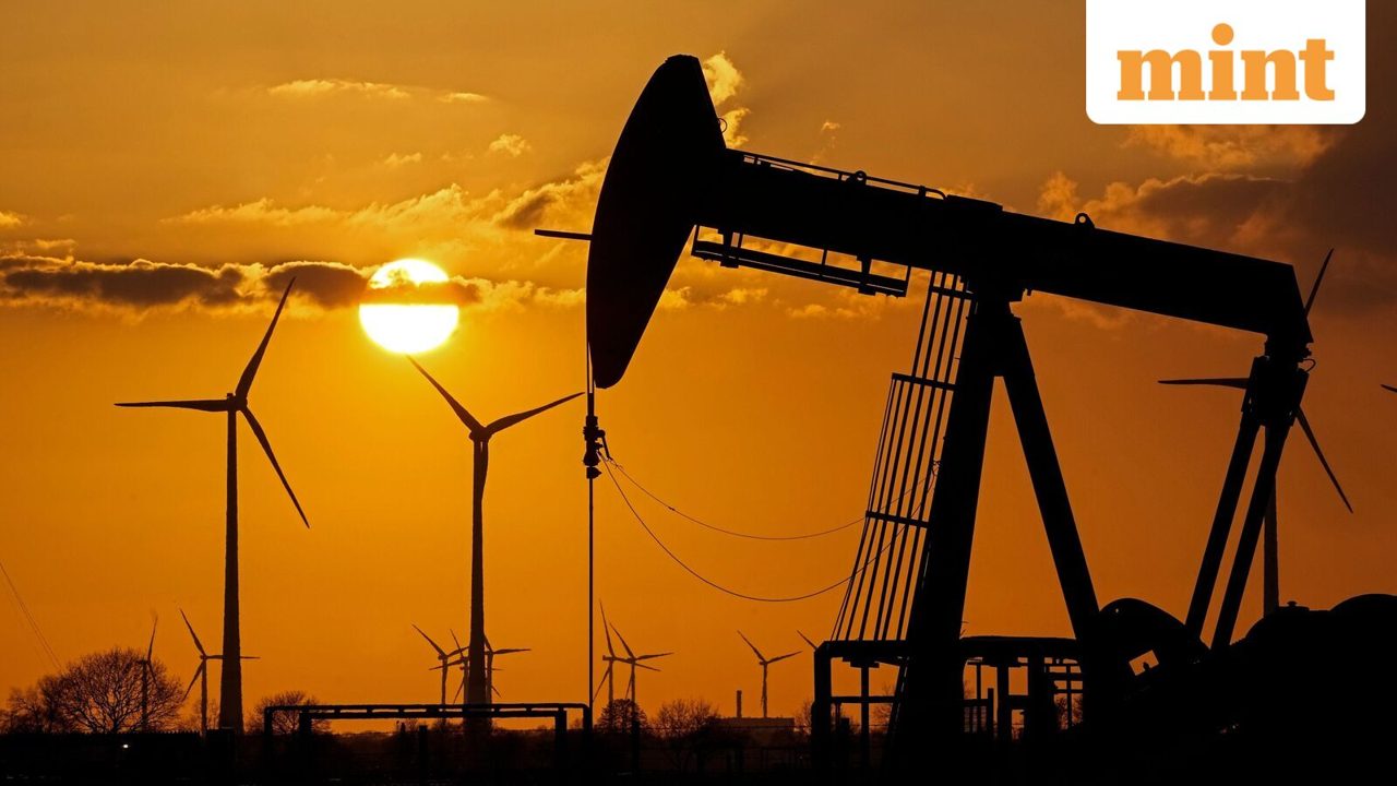 Crude oil falls as Iran-Oman talks raise hopes of US-Iran peace deal; Brent slips to $79 per barrel