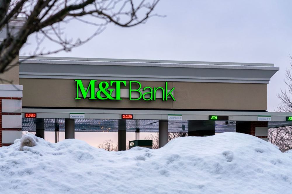 Is M&T Bank Outperforming the Nasdaq?