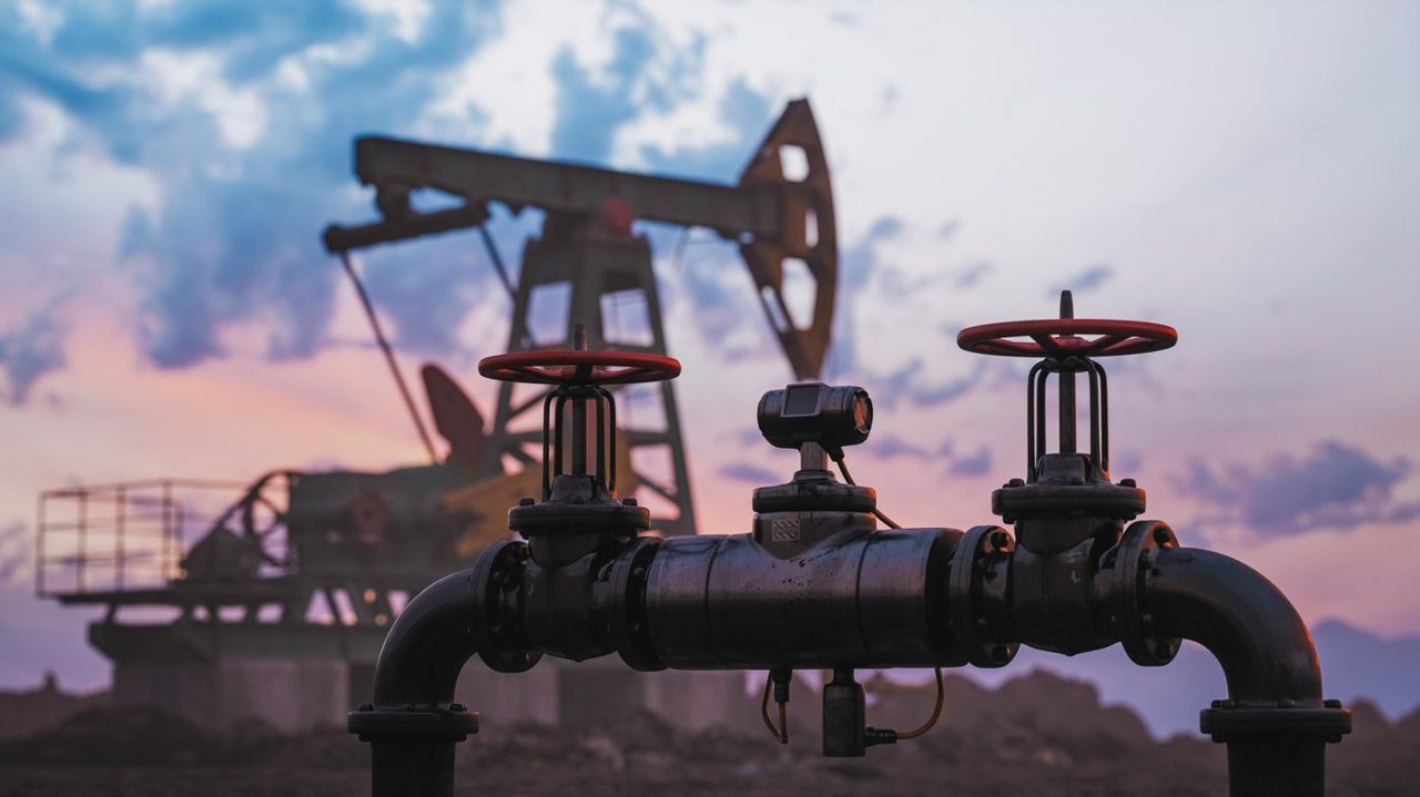 This Energy Giant Just Bought 500 Miles of Pipeline in America's Busiest Oil Field. Here's Why.