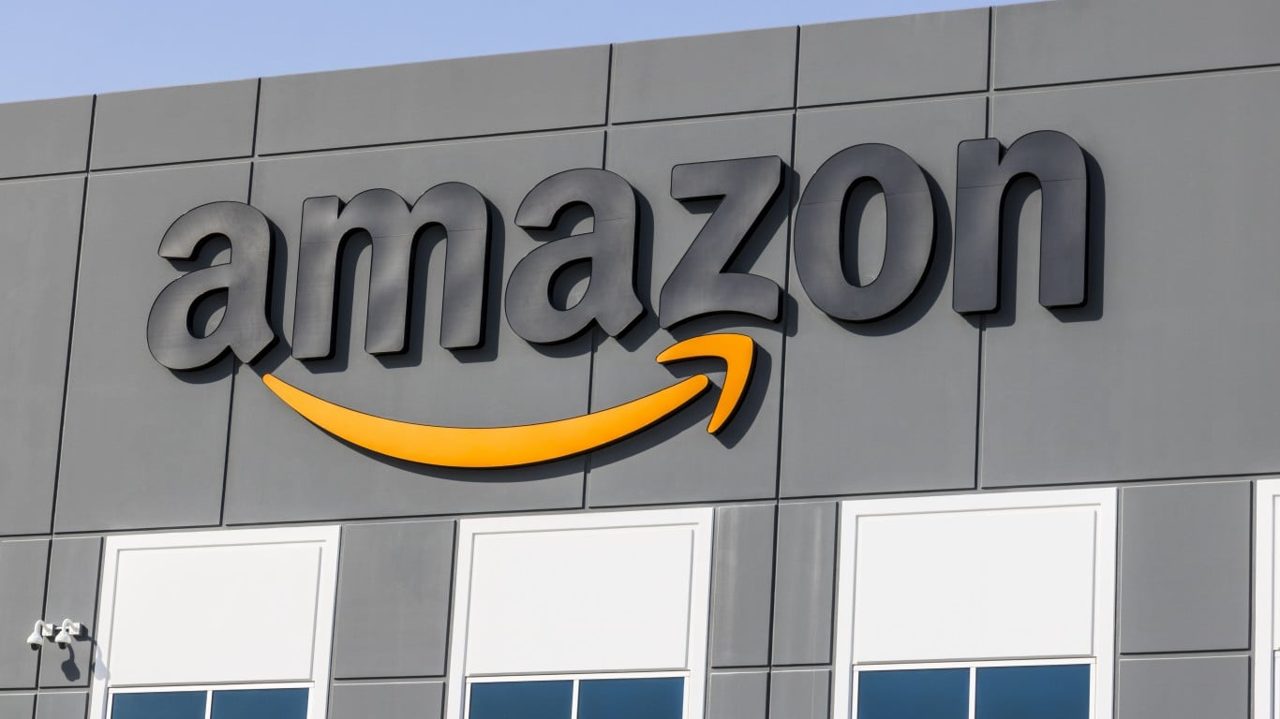 Amazon Just Exploded 13% on Its AWS Quarter. This Fund Pays You Every Friday to Own It