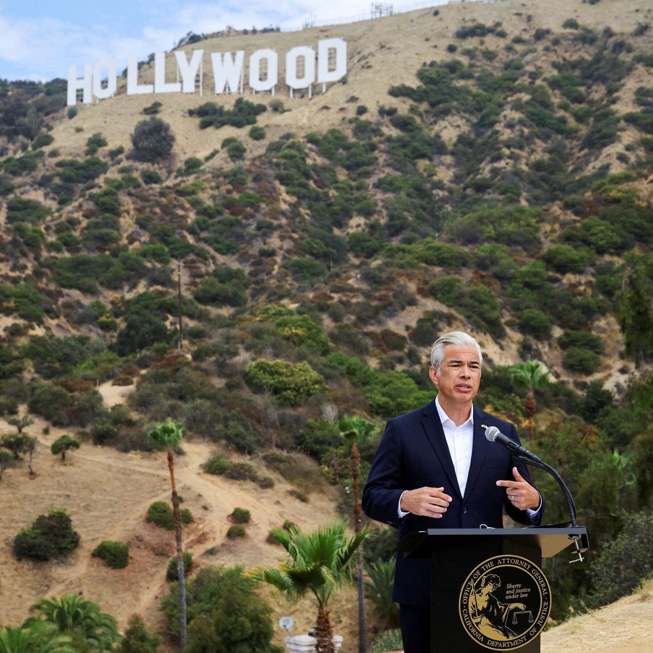 Paramount and California to Hold Preliminary Talks on Warner Bros. Deal