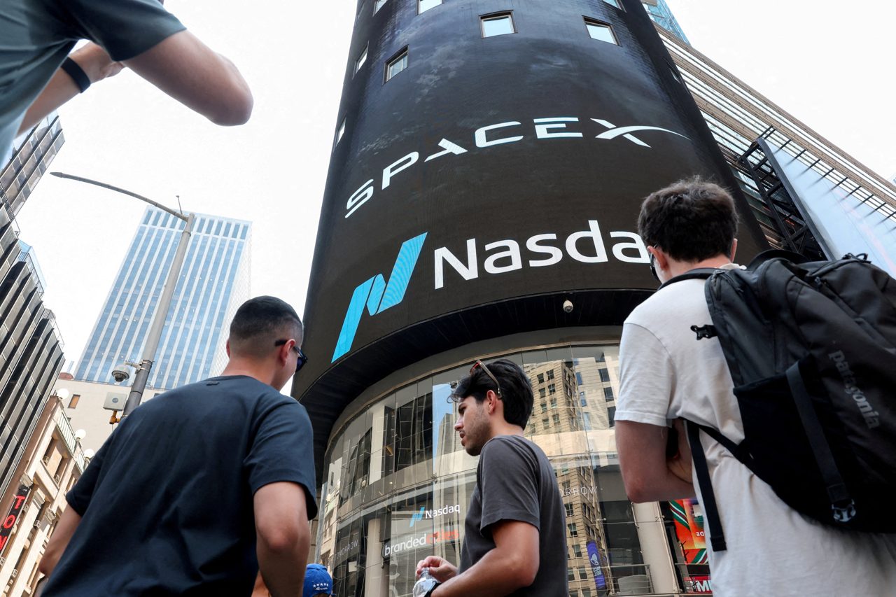 SpaceX's big week: Stock jumps despite earnings storm, lock-up expiration in crucial test for investors