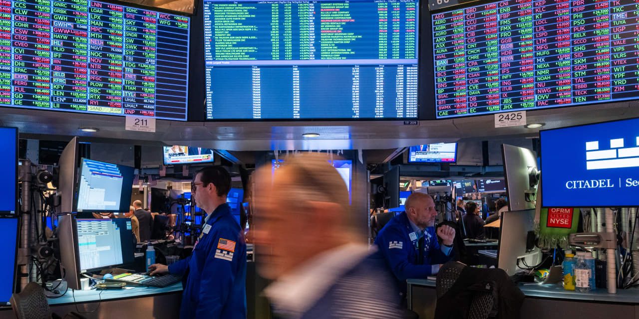 Amazon, Apple, Microsoft, Micron, Roblox, Reddit, SK Hynix, and More Stocks That Explain Today’s Market