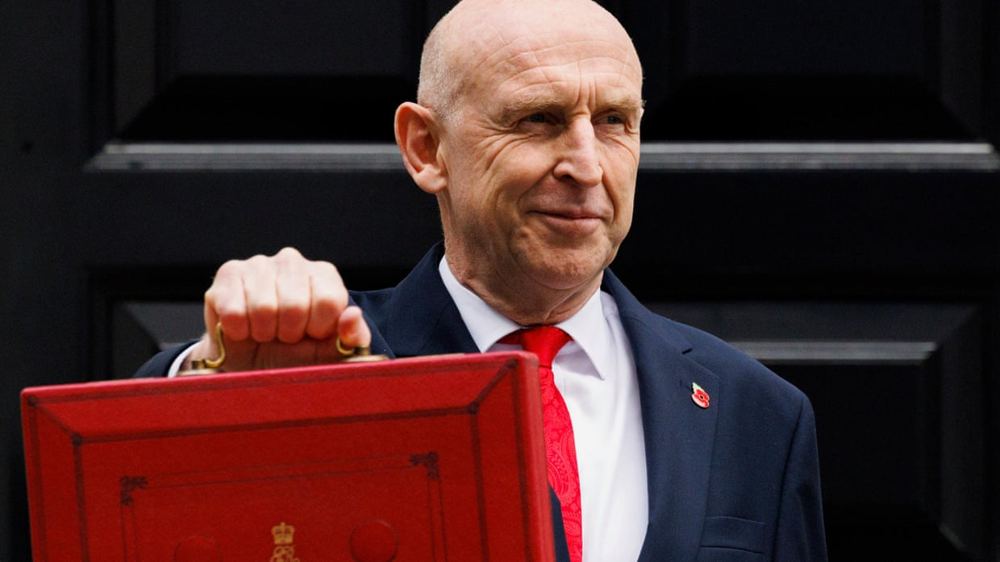 Healey gives households £100 to help navigate ‘global economic storms’