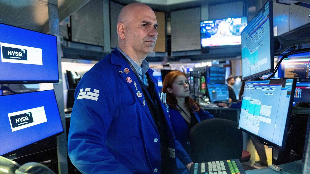 US stocks rebound as chipmakers recover, investors brace for big tech earnings