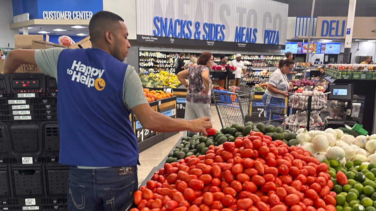 For Walmart Investors, Sagging Same-Store Sales Growth Overshadows Bottom-Line Beat