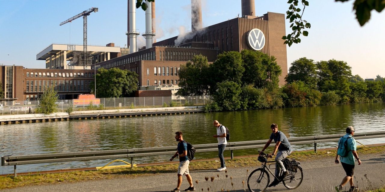 German Business Sentiment Improves, Shrugging Off Middle East Uncertainties