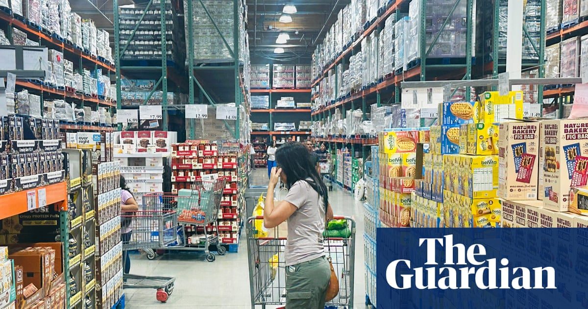 US consumer confidence falls in August as gas prices remain above $4 per gallon