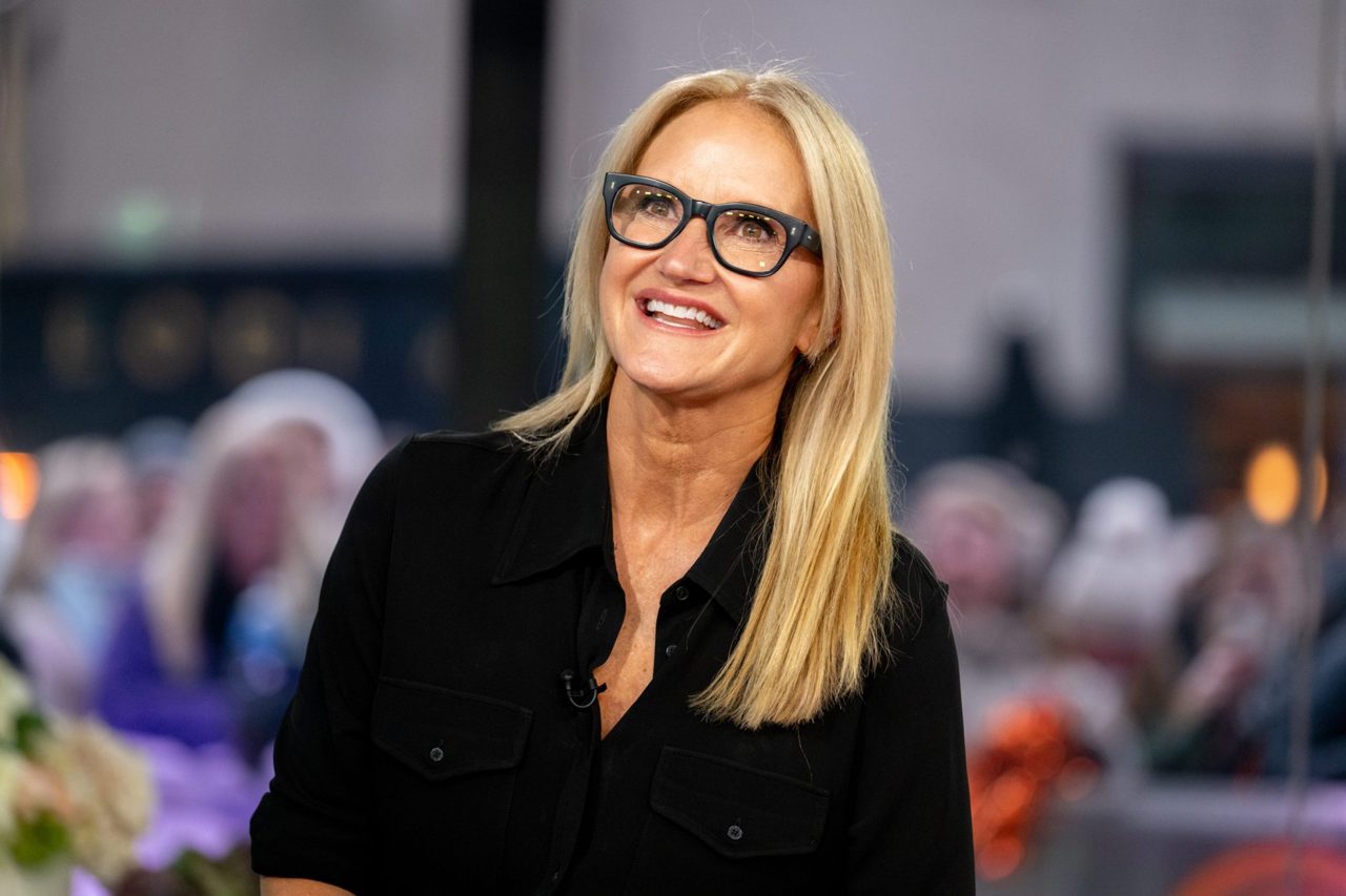 Millionaire Mel Robbins says her waitressing boss taught her how to spot the most influential person in the room: 'It's never who you think it is'
