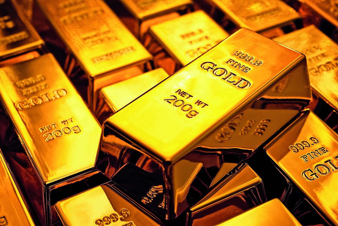 Brent Crude Tops $100 on Red Sea Tensions as Rising Yields Temper Gold Rally